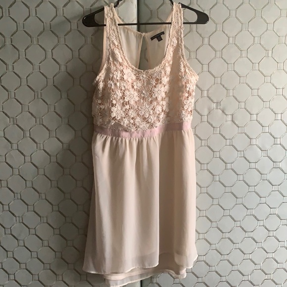 American Eagle Outfitters Dresses & Skirts - American eagle medium dusty pink dress